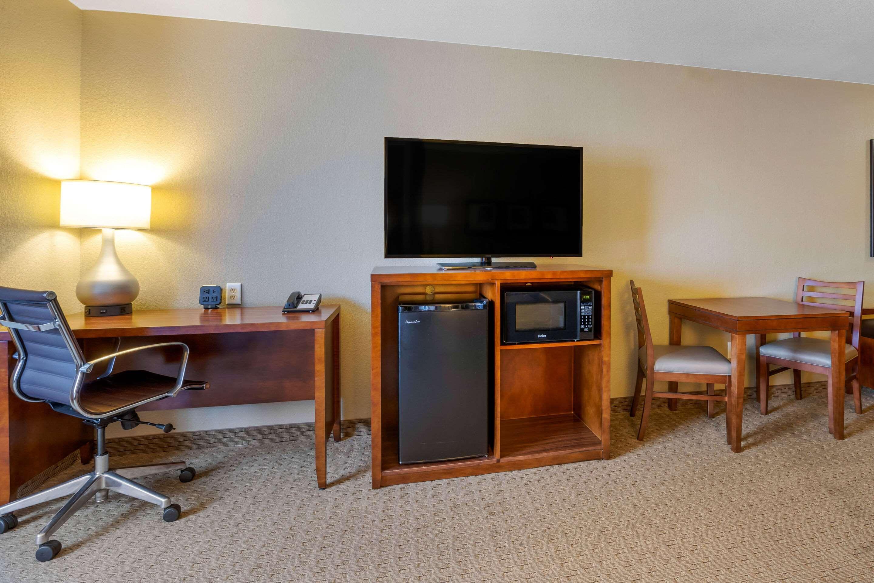 Comfort Suites Burlington Dış mekan fotoğraf