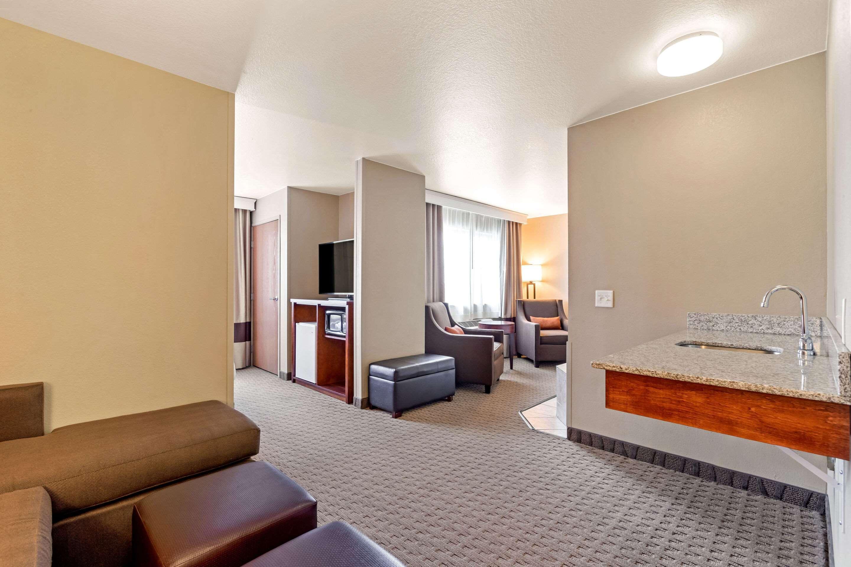 Comfort Suites Burlington Dış mekan fotoğraf