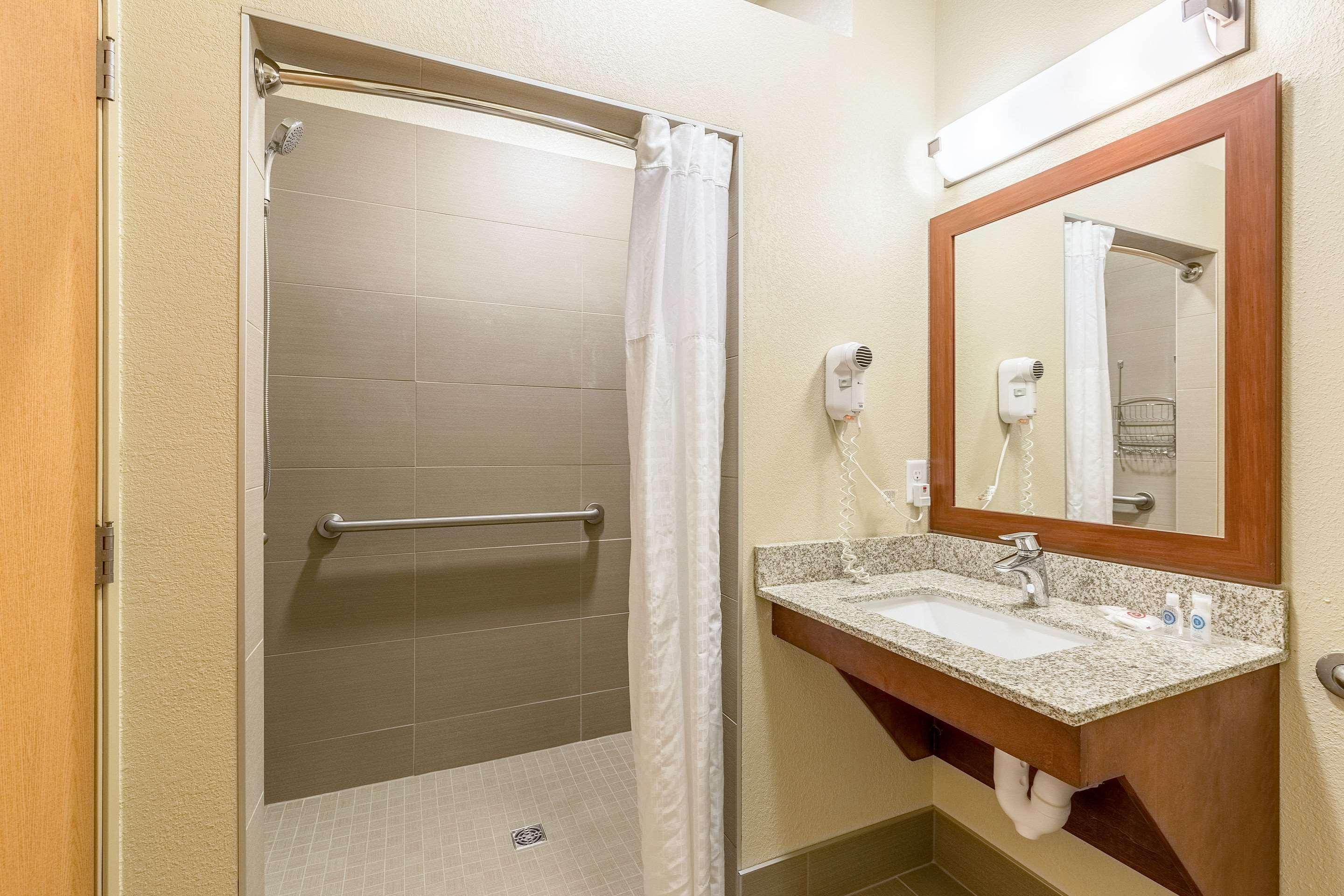 Comfort Suites Burlington Dış mekan fotoğraf