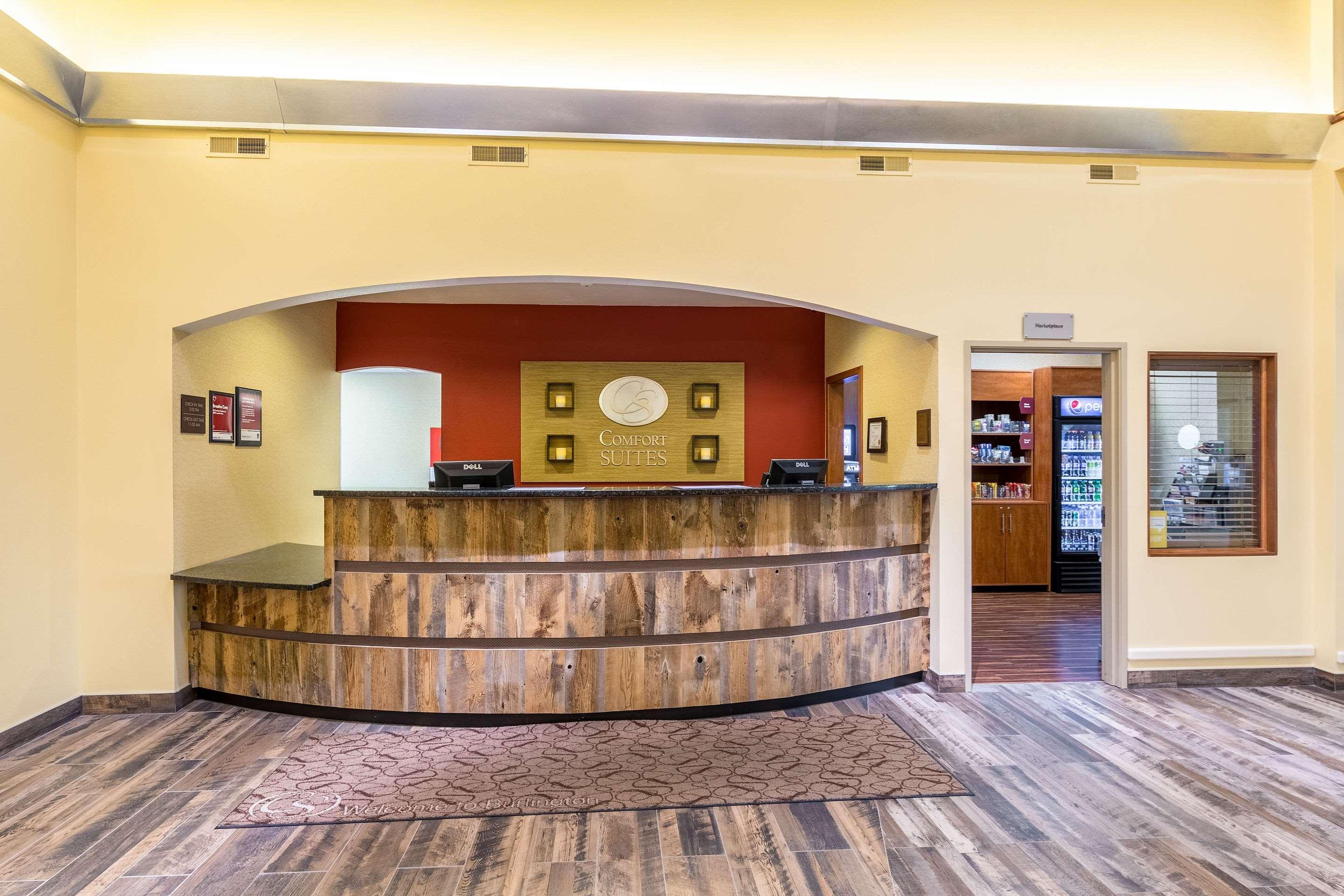 Comfort Suites Burlington Dış mekan fotoğraf
